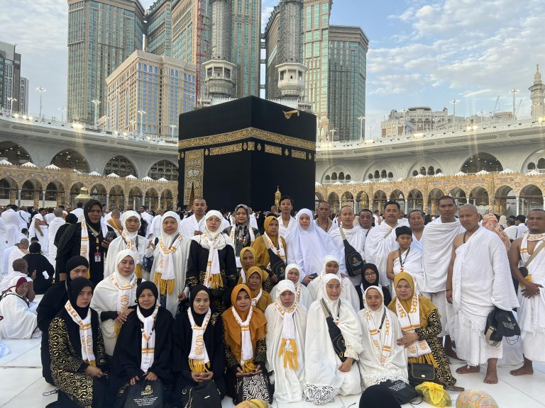 Umroh bersama Solusi Tours